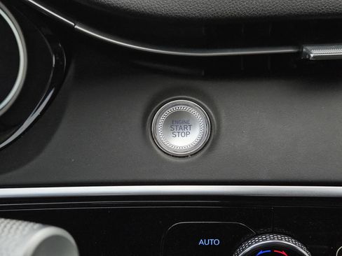 Used 2025 Genesis GV70 2.5T image 21