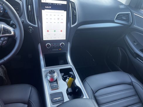 Used 2024 Ford Edge SEL w/ Convenience Package image 15