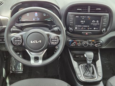 Used 2023 Kia Soul LX FWD image 10