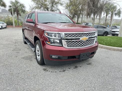 Used 2017 Chevrolet Suburban LT w/ LT Signature Package image 8