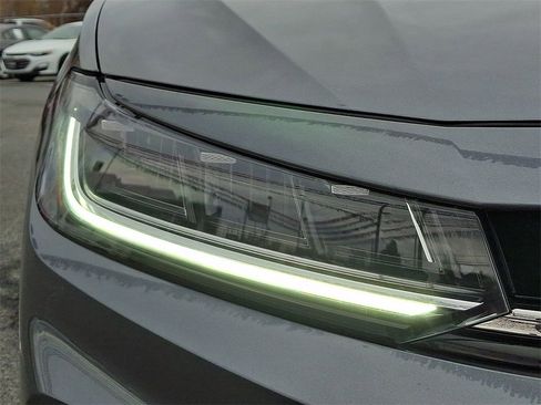 Used 2025 Volkswagen Jetta SE image 9