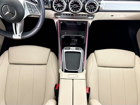 Used 2025 Mercedes-Benz GLB 250 image 16
