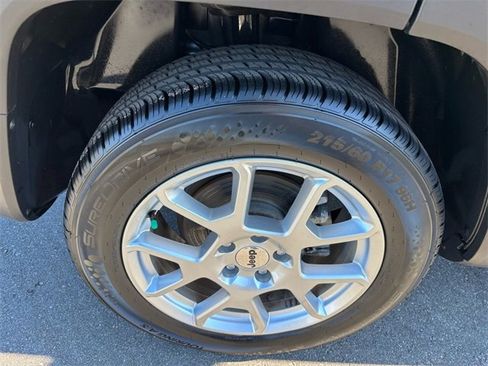 Used 2022 Jeep Renegade Latitude image 18