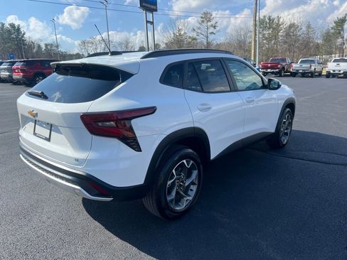 Used 2024 Chevrolet Trax LT image 9