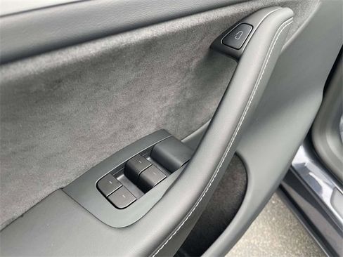 Used 2025 Tesla Model Y Long Range image 14