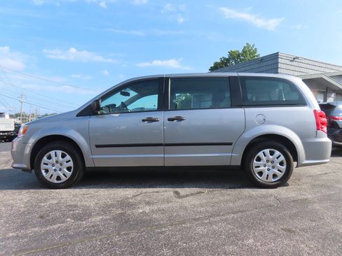 Used 2016 Dodge Grand Caravan American Value Package w/ UConnect Hands-Free Group FWD image 8