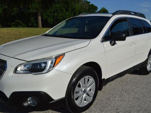 Used 2015 Subaru Outback 2.5i Premium AWD/4WD image 3