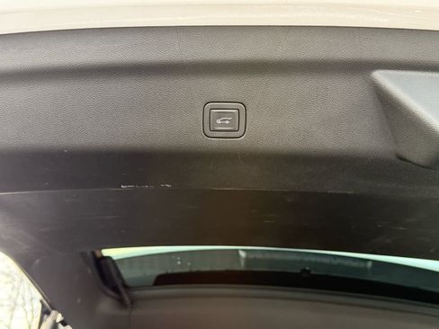 Used 2024 GMC Yukon SLT image 30