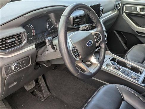 Used 2021 Ford Explorer XLT w/ Equipment Group 202A image 10