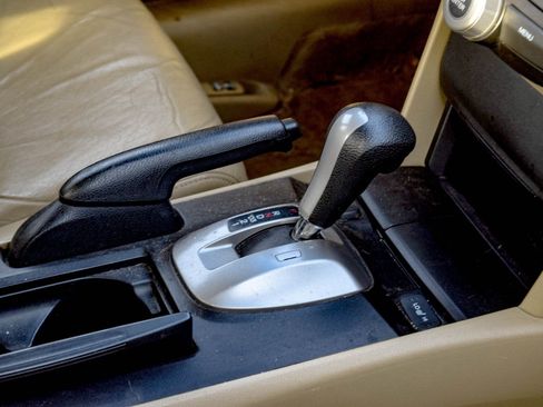 Used 2010 Honda Accord EX-L image 5