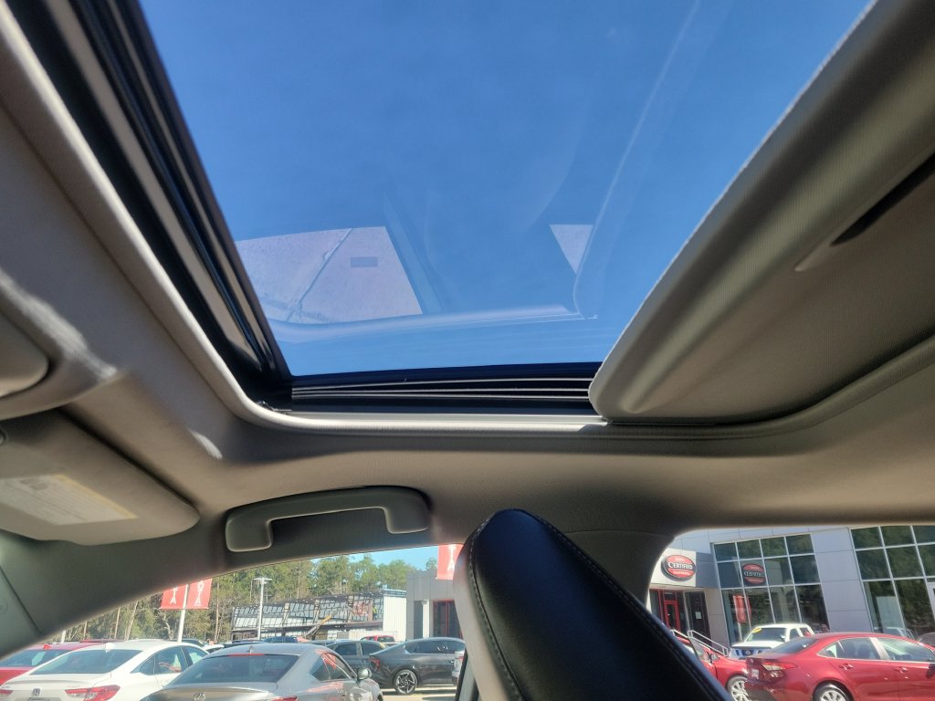 Used 2019 Toyota RAV4 Limited w/ Carpet Mat Package AWD/4WD image 12