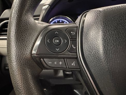 Used 2019 Toyota Camry LE image 10