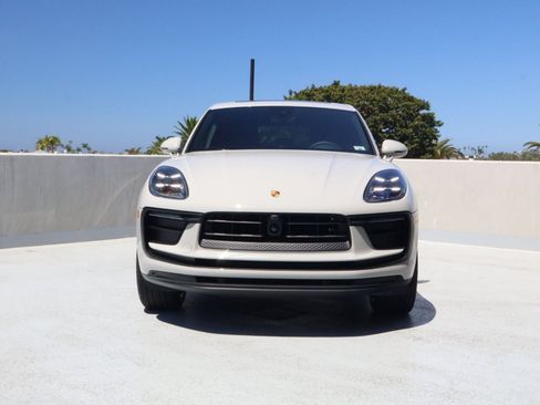 New 2026 Porsche Macan AWD/4WD image 6
