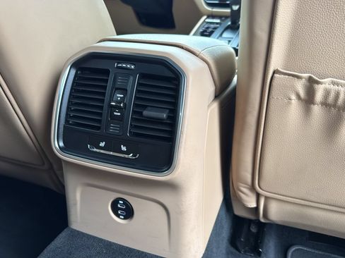 Used 2024 Porsche Macan w/ Premium Plus Package AWD/4WD image 27