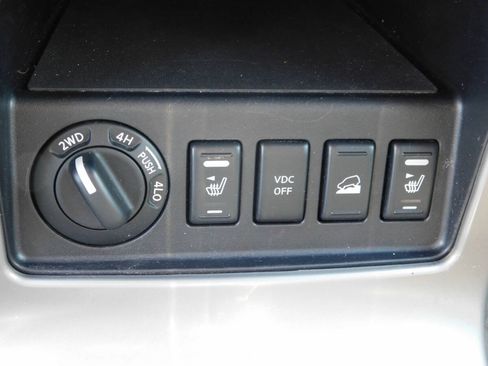 Used 2005 Nissan Pathfinder SE Off-Road w/ (P01) SE Off-Road Premium Pkg AWD/4WD image 15