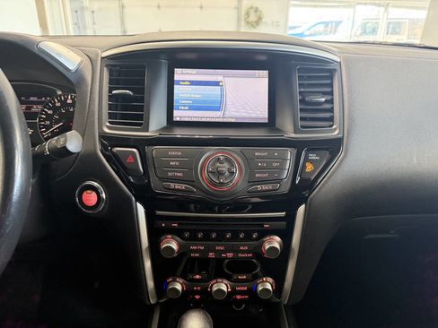 Used 2015 Nissan Pathfinder SL image 16