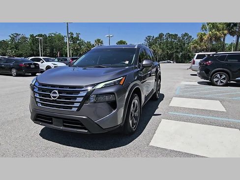 Used 2024 Nissan Rogue SV w/ SV Premium Package FWD image 21