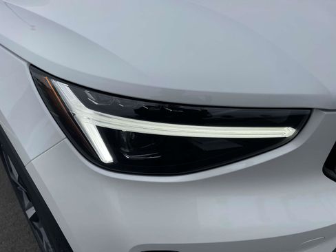 New 2025 Volvo XC40 B5 Plus w/ Protection Package Premier image 4