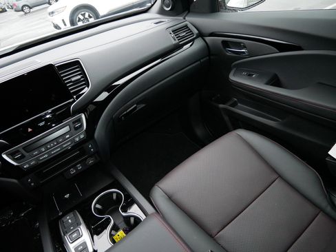 Certified 2026 Honda Ridgeline Black Edition image 11