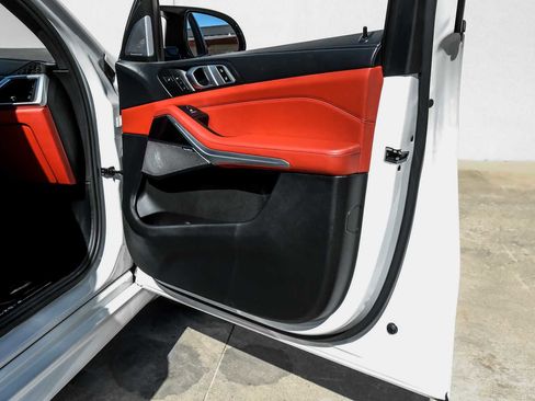 Used 2025 BMW X5 M Competition w/ Executive Package image 48