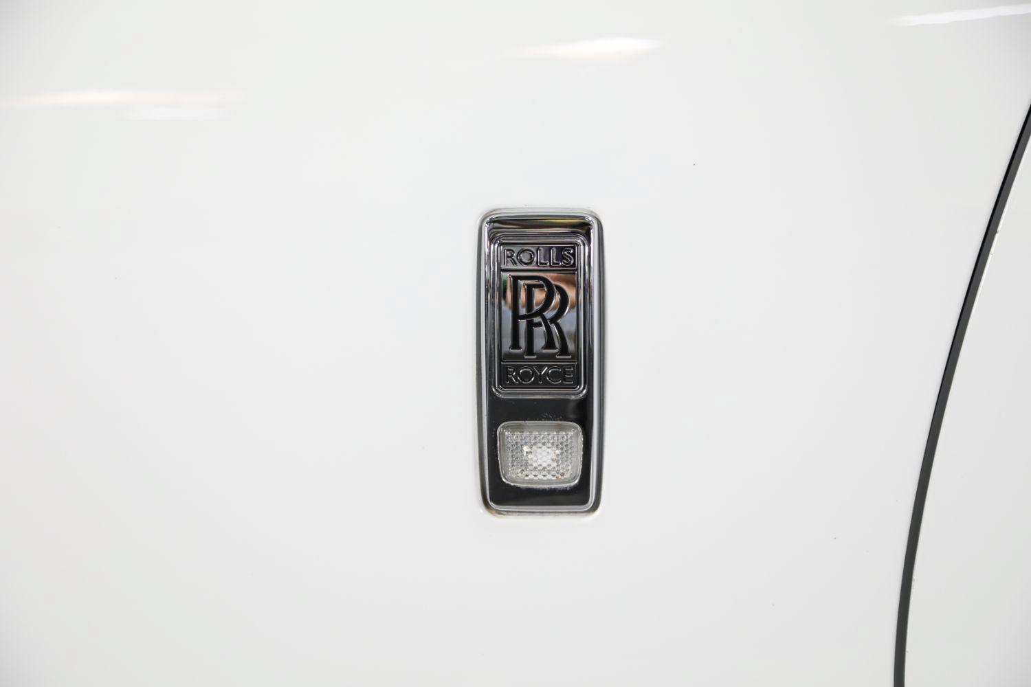 Used 2018 Rolls-Royce Dawn RWD image 21