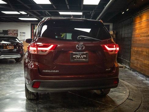Used 2019 Toyota Highlander XLE FWD image 6
