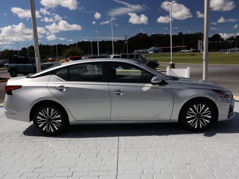 Used 2023 Nissan Altima 2.5 SV image 6