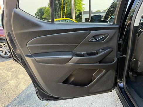 Used 2018 Chevrolet Traverse LT AWD/4WD image 11