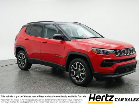 Used 2025 Jeep Compass Trailhawk image 1