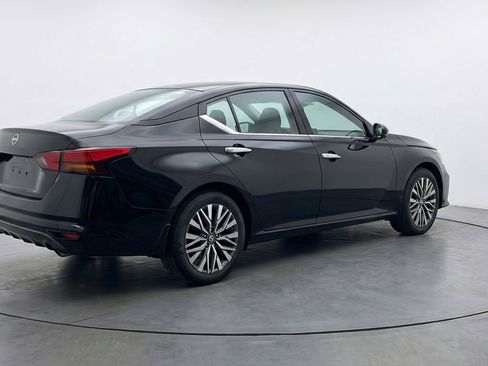 Used 2025 Nissan Altima 2.5 SV image 9