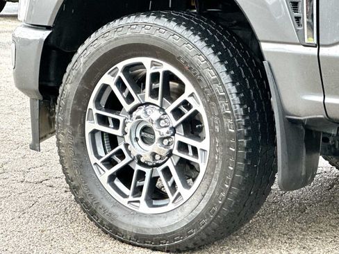 Used 2025 Ford F250 Platinum w/ Platinum Plus Package AWD/4WD image 11