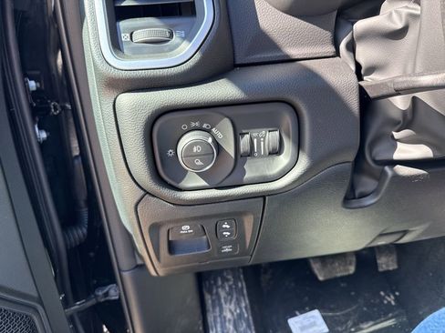 New 2026 RAM 1500 4x4 Crew Cab image 17