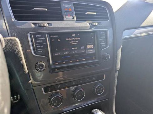 Used 2017 Volkswagen Golf Alltrack AWD/4WD image 11