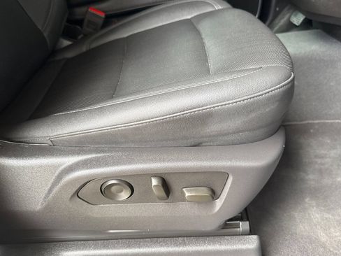 Used 2025 GMC Sierra 1500 SLT AWD/4WD image 21