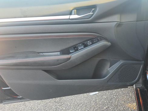 Used 2023 Nissan Altima 2.5 SR FWD image 16