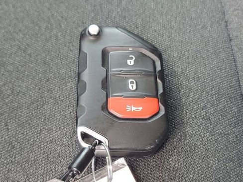 Used 2024 Jeep Wrangler Unlimited Rubicon AWD/4WD image 36
