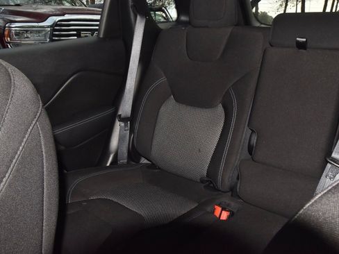 Used 2021 Jeep Cherokee Latitude image 19