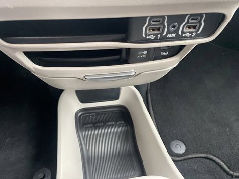 Used 2022 Chrysler Pacifica Touring-L image 28