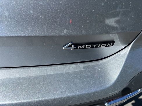 New 2025 Volkswagen Taos SE image 9