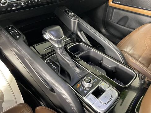 Used 2020 Kia Telluride SX w/ SX Prestige Package AWD/4WD image 9