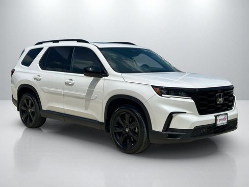 Used 2025 Honda Pilot Black Edition image 3