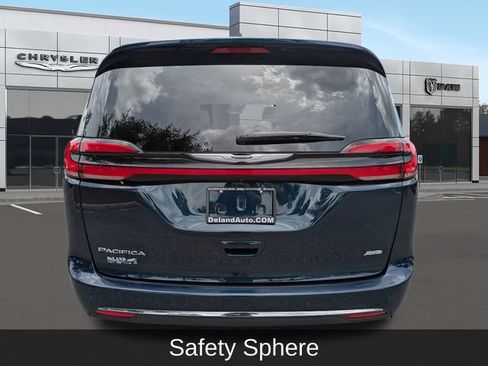 Used 2024 Chrysler Pacifica Touring-L AWD/4WD image 4