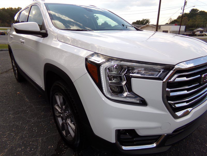 Used 2024 GMC Terrain SLT AWD/4WD image 4