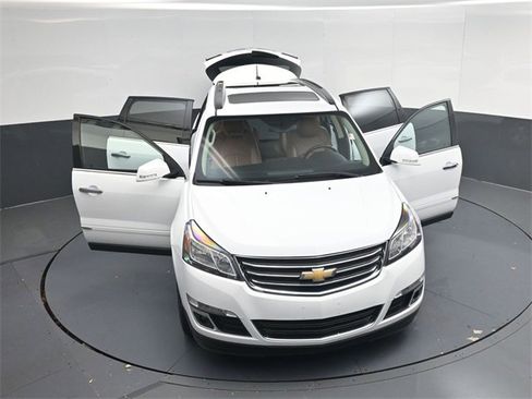 Used 2017 Chevrolet Traverse LT image 60