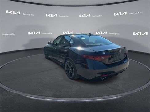Used 2017 Alfa Romeo Giulia Ti w/ TI 19" Sport Package image 15
