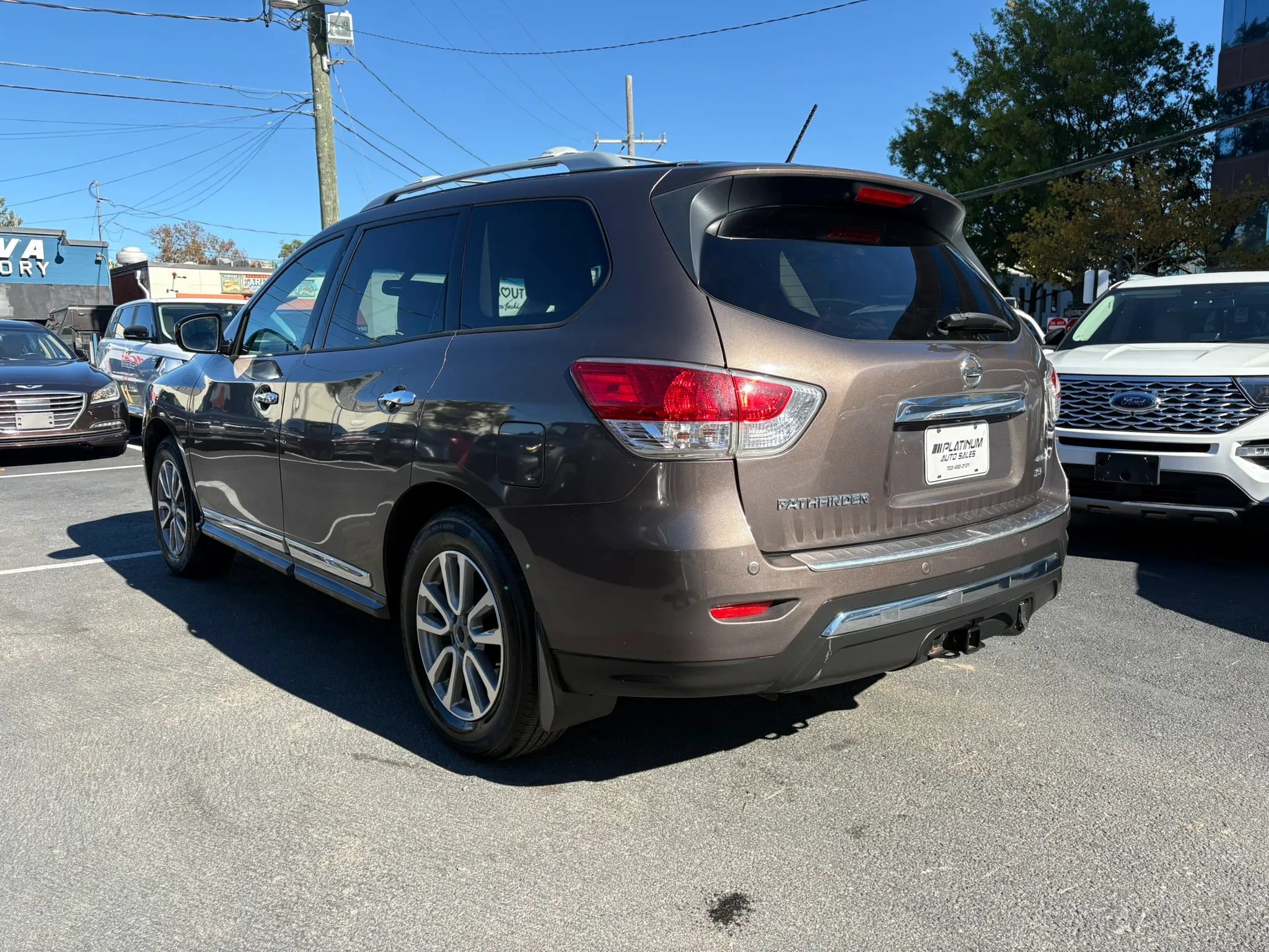 Used 2015 Nissan Pathfinder SL w/ SL Premium Package FWD image 6