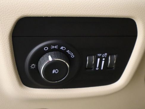 Used 2022 Jeep Grand Cherokee L Limited AWD/4WD image 24