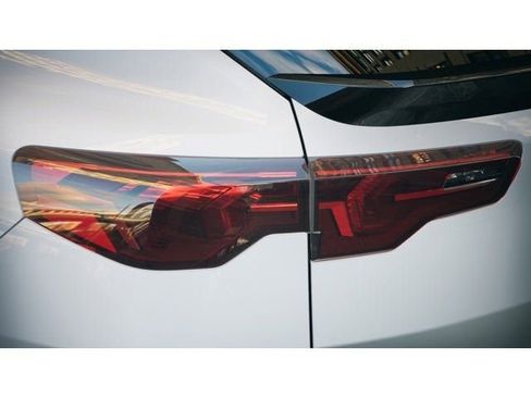 Used 2025 BMW X2 xDrive28i w/ Technology Package image 8