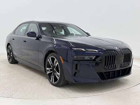 Certified 2023 BMW i7 xDrive60 AWD/4WD image 7