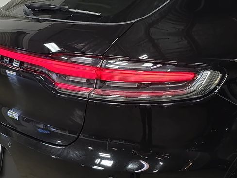 Certified 2021 Porsche Macan AWD/4WD image 30